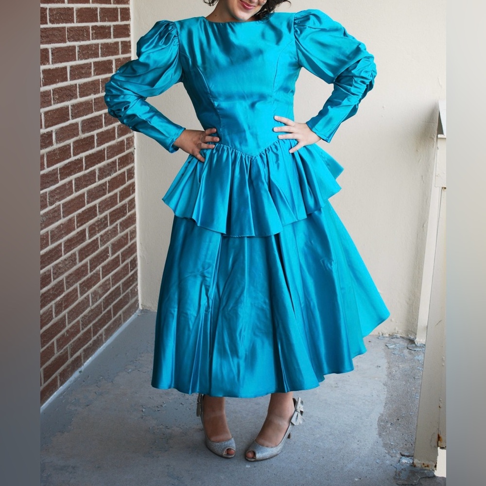 80s Blue Metallic Vintage Taffeta Prom Dress for Halloween or Costume Party